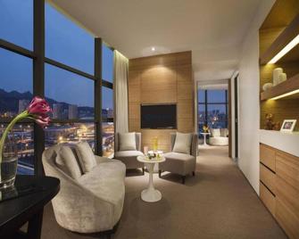 هيمالاياز تشينداو هوتل - تشينغداو - غرفة معيشة