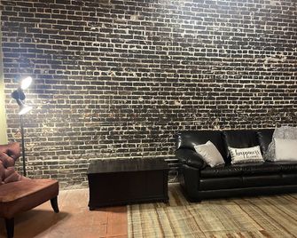 Historical Downtown Leesville/Fort Polk sleeps 4 - Leesville - Huiskamer