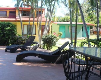 Hotel Bristol Aeropuerto - Alajuela - Patio