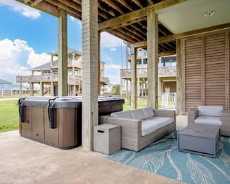 Miller's Landing - Crystal Beach - Patio