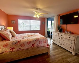 La Brisa - Ocean Views Across from Smathers Beach - كي وست - غرفة نوم