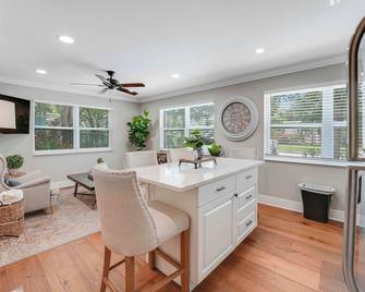 Renovated Downtown Apartment - B - West Palm Beach