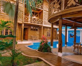 Hostal Poseidon - Puerto Cayo