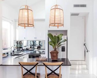 Pengelly's Boutique Private Residence - Buderim - Kitchen