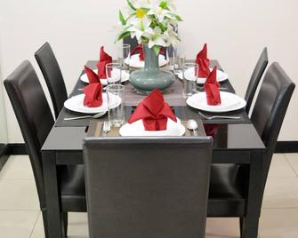 Stylish 2 Bedroom Iris Tivoli Garden Residences - Mandaluyong - Dining room