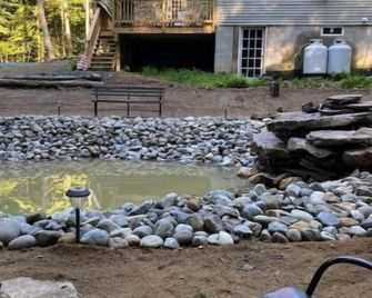 Charming Rustic Stone Cottage - Middletown