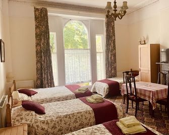 Kingsmuir Hotel - Cheltenham - Bedroom