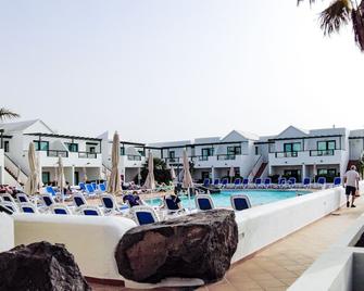 Hotel Pocillos Playa - Puerto del Carmen - Zwembad
