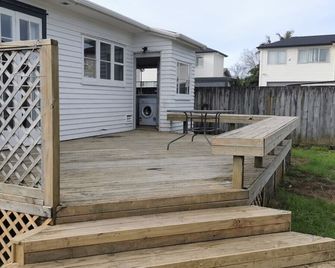 3 Bedroom House, Unit A - Auckland