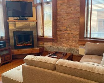 Luxurious 901 Condos by Fernie Central Reservations - Fernie - Oturma odası