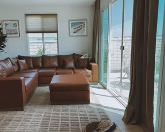•Charming One-Level Home • Feels Like Home - Menifee - Sala de estar