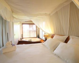 Lake Weyba Cottages Noosa - Peregian Beach - Bedroom