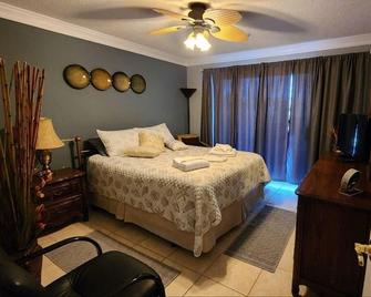 Unique 2 Bedroom / 2 Bath Condo in Myrtle Beach - Myrtle Beach - Bedroom