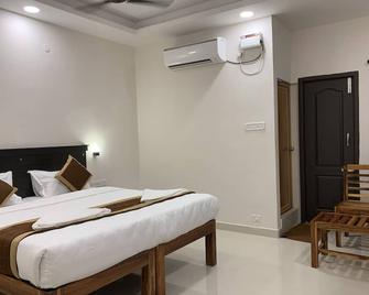 Qube Inn - Hyderabad - Bedroom