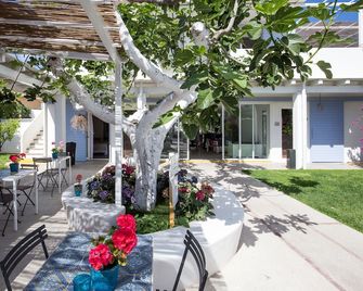 Hotel Intorno Al Fico - Fiumicino - Patio