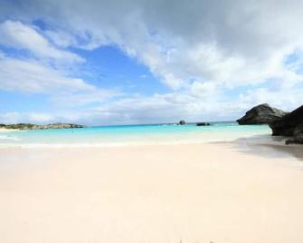 Your own private space on the Rock with Twizy charger - Mount Pleasant - Beach