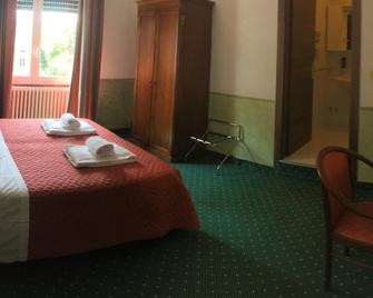 Hotel Astoria - דסנצאנו דל גארדה