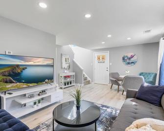 Entire townhome in Largo, MD, close to Washington DC! - Upper Marlboro