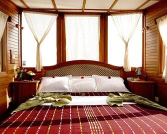 Amara River Cruise - Mandalay - Bedroom