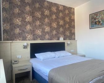Sim-er Hotel - Kars - Bedroom