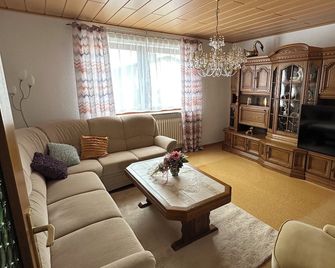 Ziegelhüttenblick -auch für Monteure geeignet - Marktredwitz - Wohnzimmer