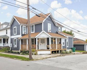 Elegant 1BR, Workspace, Near Parks and Summit Lake - New Castle - Building