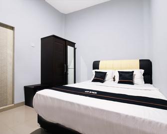 OYO 2659 B'rasco Homestay Syariah - Duri - Bedroom