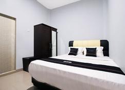 OYO 2659 B'rasco Homestay Syariah - Duri - Bedroom