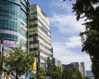 Central Hotel - Changwon - Edificio