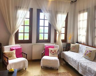 Yalla Chorefto - Hotel & Fun - Chorefto - Living room