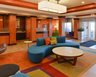 Fairfield Inn & Suites by Marriott Bloomington - Bloomington - Living room