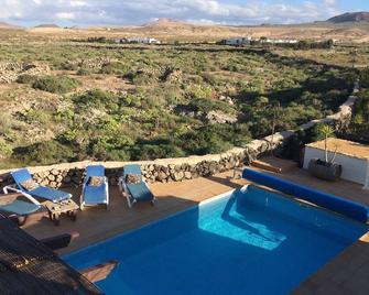 Peaceful secluded Villa With Large Heated Private Pool And Wifi - Lajares - Pool