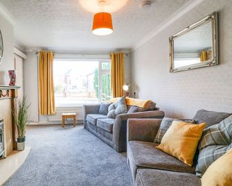 George's Place - Stoke-on-Trent - Living room