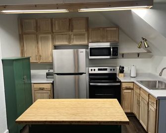Apartment in Newark - Newark - Kitchen