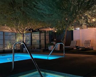 Mahala - 21 and Over - a Town and Desert Boutique Hotel - Palm Springs - Pool