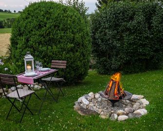 Chiemgau Appartement - Waging am See - Innenhof