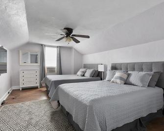 Cheerful 4 Bedroom House - Belleville - Bedroom