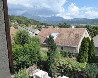 Hotel-restaurant Les Chenets - Saint-Bonnet-en-Champsaur - Вигляд зовні