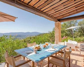 Holiday Home Le Clos d'Estelle by Interhome - La Garde-Freinet - Патіо