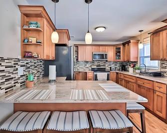 Cozy Home w/ Game room Poconos! camelback Kalahari - Pocono Summit - Cocina