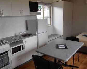 Gum Tree Caravan Park - Port Fairy - Kitchen