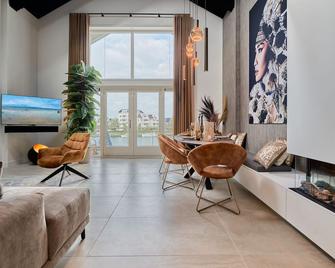 Nomad Water Lodge - Harderwijk - Wohnzimmer