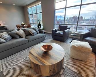 Downtown-Modern Urban Oasis - Missoula - Living room