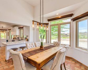Cave Creek, walk to town and Black Mountain - Cave Creek - Comedor
