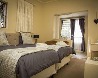 Sunbird Guest House - Howick - Bedroom
