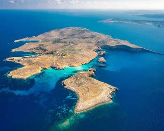 Modern Beautiful Pool And Sea Apt Qawra - Happy Rentals - Qawra