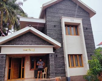 Sadachandra Home Stay - Kollur - Building