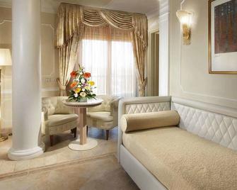 Hotel Gambrinus - Cervia - Sala de estar