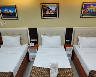 Taj Hotel - Tuguegarao City - Bedroom