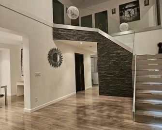 Luxury 4 Bedroom Home - Steinbach - Stairs